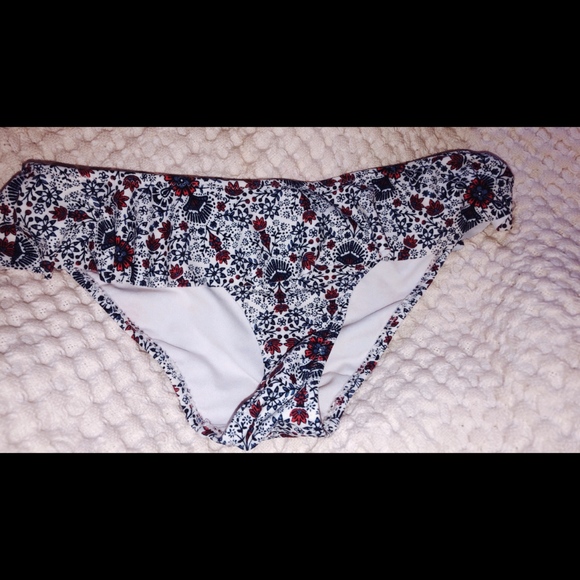 AÈROPOSTALE red white & blue floral bikini - Picture 4 of 4